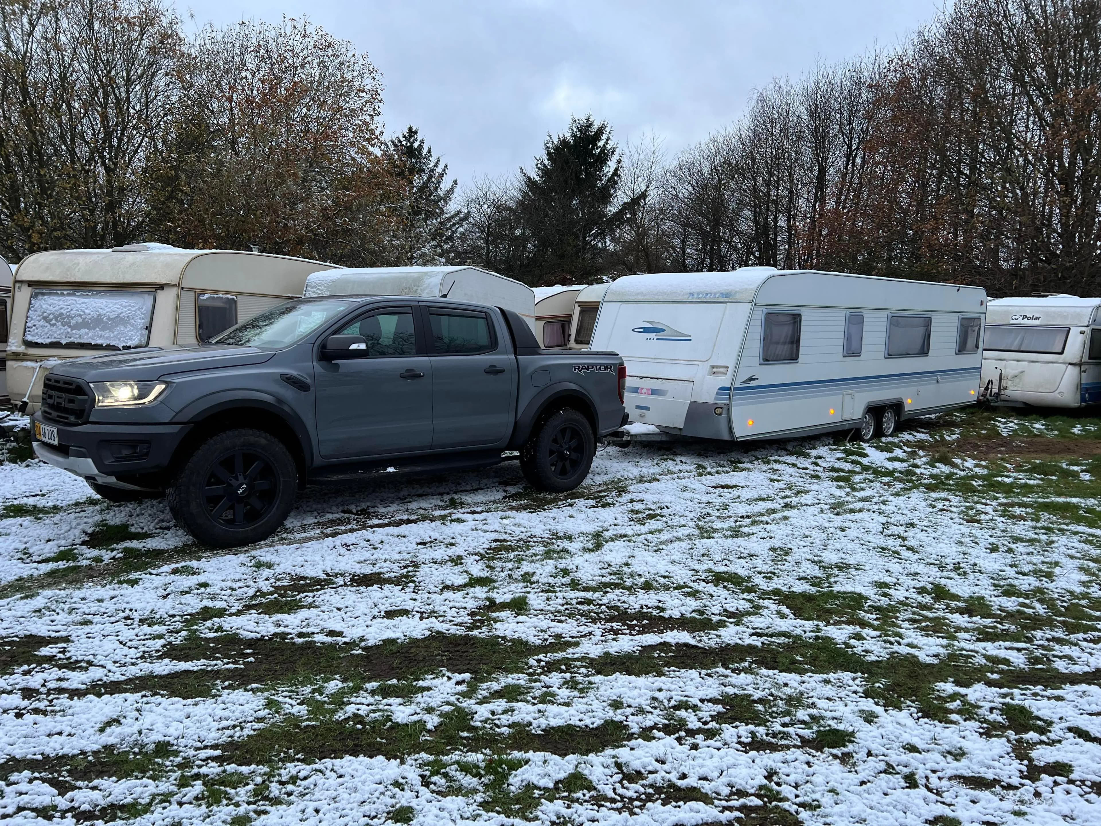 CampingEksport campingvogn i naturen